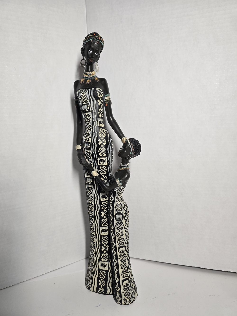AFrican  Mother and Child, Resin Sculpture 16.5 Inches In Height, Weight 845G
